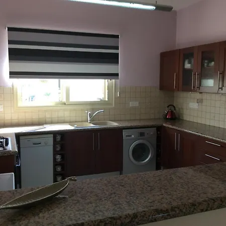 Quality Villa With Pool In Superb Location In Paphos Mandria  Zewnętrze zdjęcie