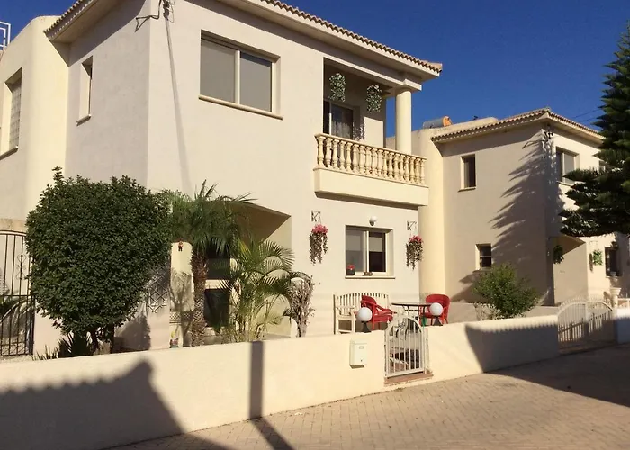 Quality Villa With Pool In Superb Location In Paphos