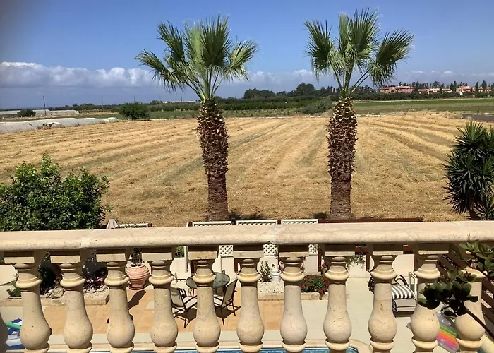 Quality Villa With Pool In Superb Location In Paphos
